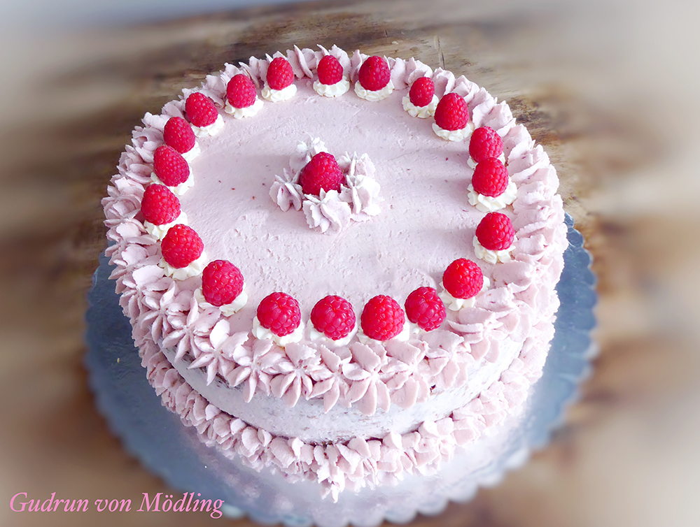 Wickeltorte mit Himbeer Fülle und Knusperboden – Gudrun von Mödling