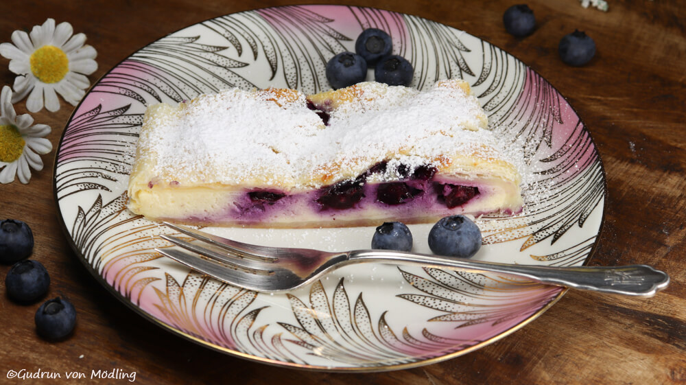 Topfen-Heidelbeer-Strudel