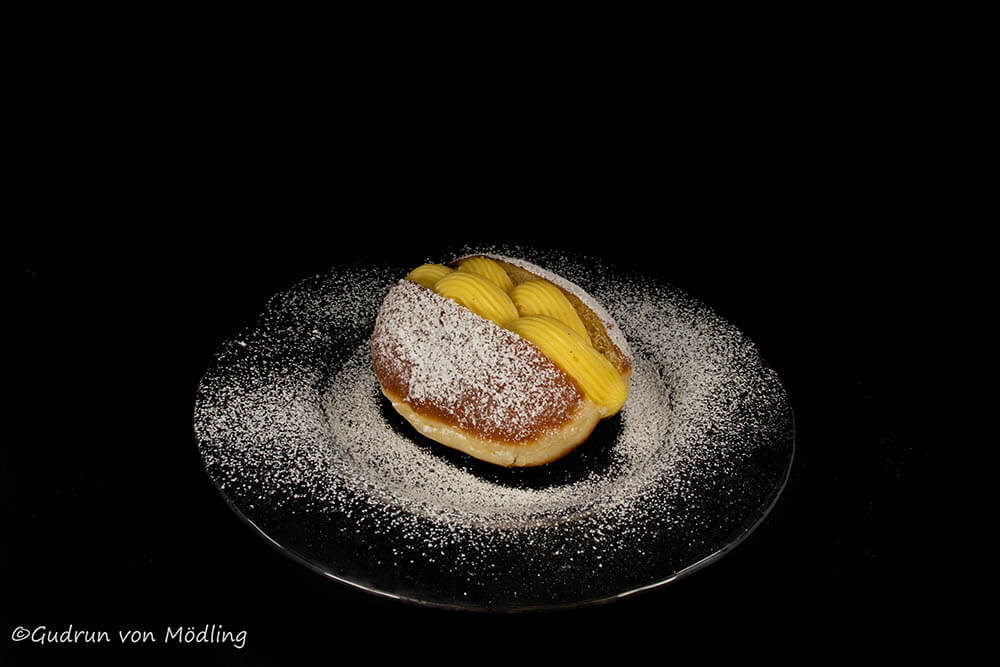 Krapfen mit Vanillefüllung