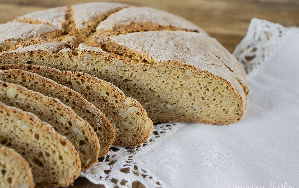 Einkorn-Vollkorn Brot mit Sonnenblumenkernen – Gudrun von Mödling